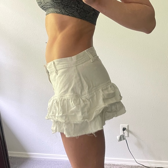 White Ruffle mini-skirt - Picture 5 of 7